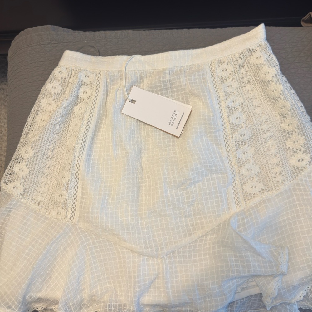 HEMANT & NANDITA White Lace Skirt